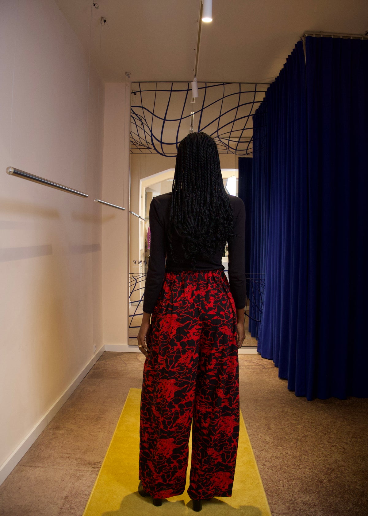 AURA ROUGE NOIR
